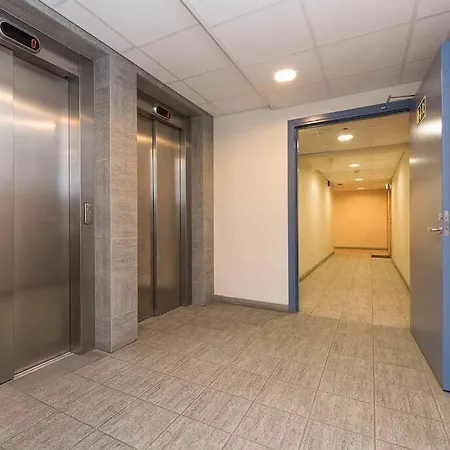 Cozy 2-bedroom Penthouse In The Heart Of Lägenhet