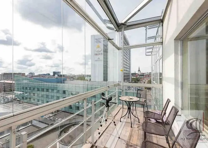 Cozy 2-bedroom Penthouse In The Heart Of Apartment *