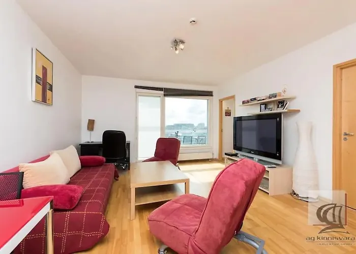 Cozy 2-bedroom Penthouse In The Heart Of *