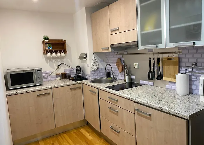 Cozy 2-bedroom Penthouse In The Heart Of *