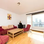 Cozy 2-bedroom Penthouse In The Heart Of Appartement