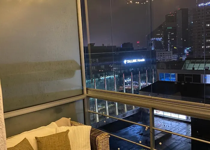 아파트 Cozy 2-bedroom Penthouse In The Heart Of 탈린